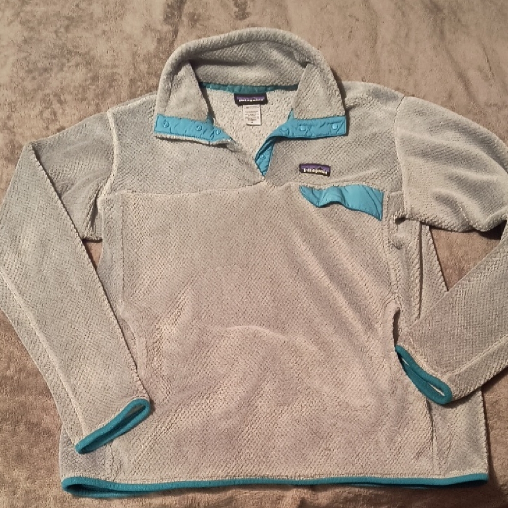 Patagonia Women's Light Gray and Teal Sweater